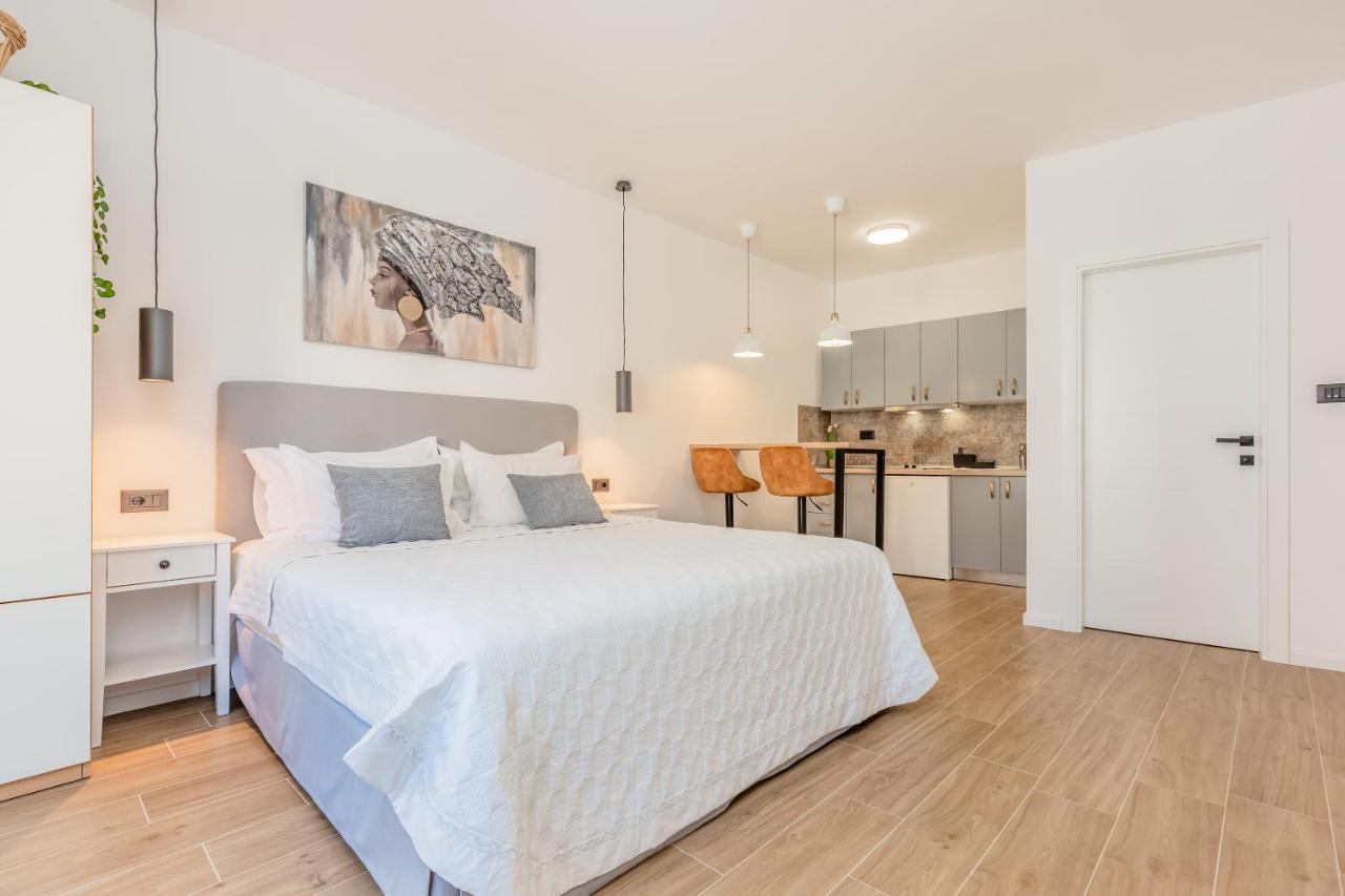 Apartmani Nikola Baška Voda Extérieur photo